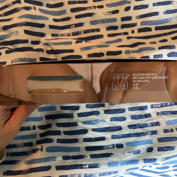 SKIMS Sculpting Bodysuit Mid Thigh with Open Gusset, L/XL, Clay - Picture 7 of 8